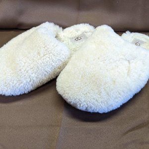 UGG Fluffy slippers
